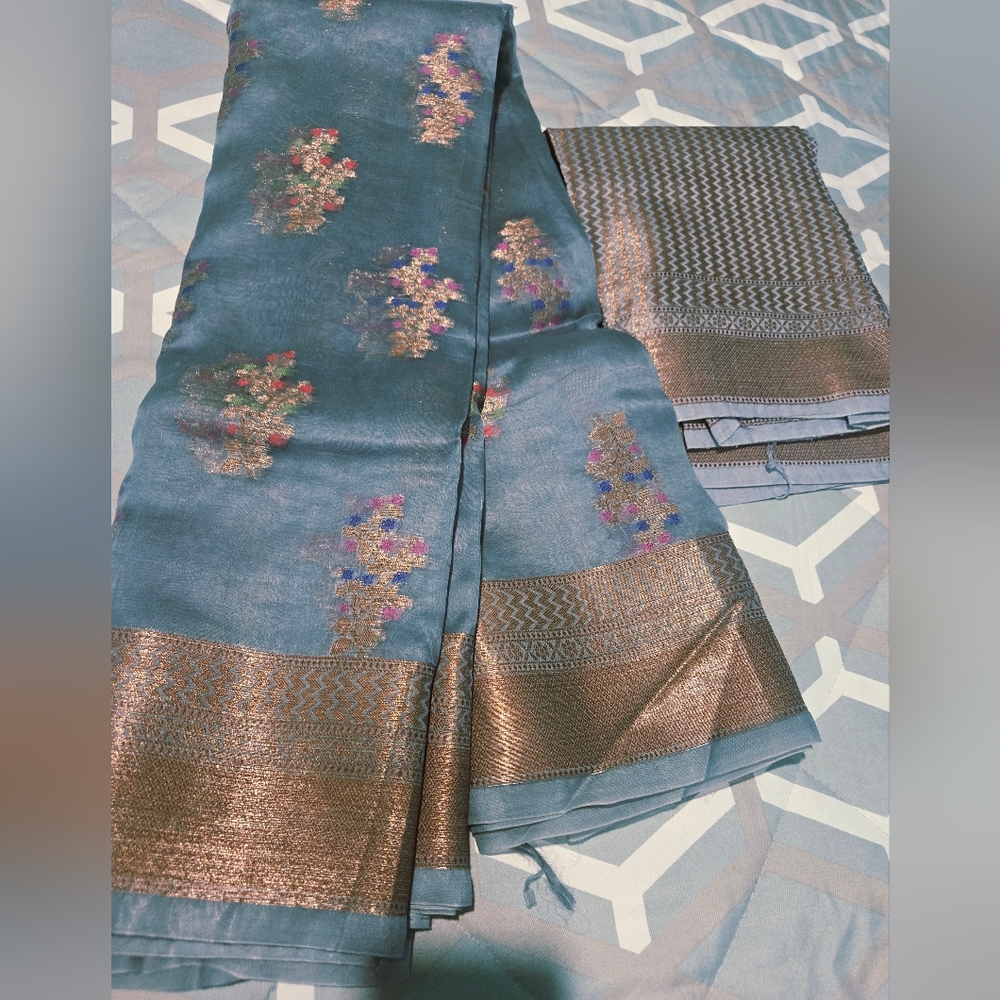 Beautiful Slate Grey Pure Organza Silk Sari with Matching Brocade Blouse Piece - Picture 3 of 13